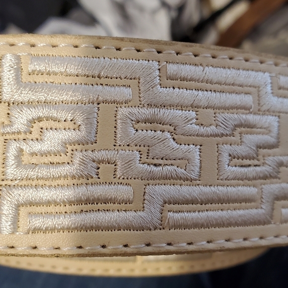 YAC SILK EMBROIDERY LEATHER NWT. Belt and buckle.  Beige  sz 38 unisex main image 5